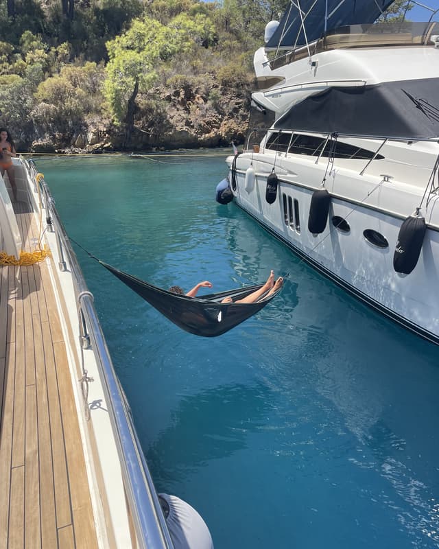 Turkuaz Sularda Hamak